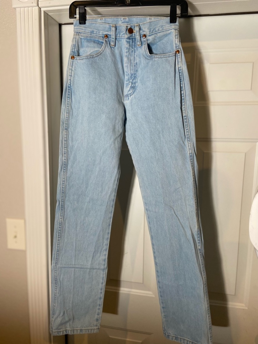 Wrangler~Cowboy Cut~High-Rise~Snug Seat~Slim Thigh~Tapered~Denim Jeans~Size 3X32